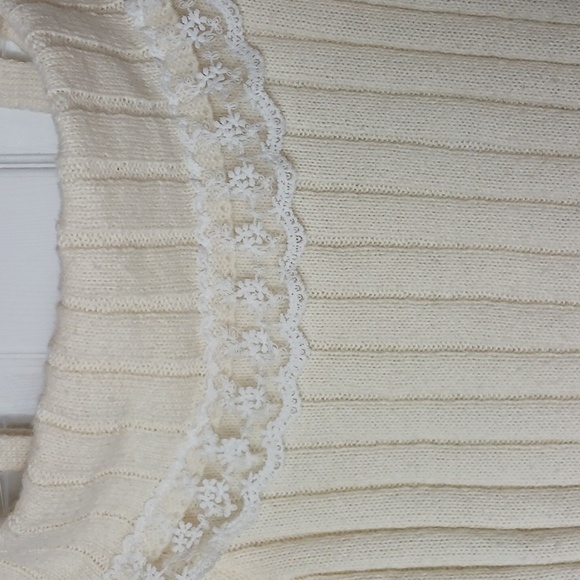 Romwe Elegant Cream Off-Shoulder Sweater with Lace Trim Size Small - Picture 3 of 12